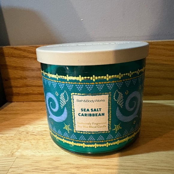 Bath & Body Works Sea Salt Caribbean Candle - Picture 4 of 5